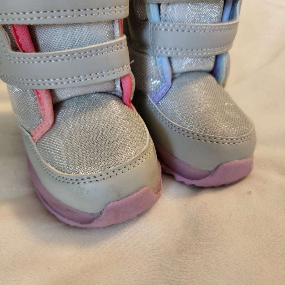 Carters size 5 Grady light up velcro snowboots - Picture 4 of 12